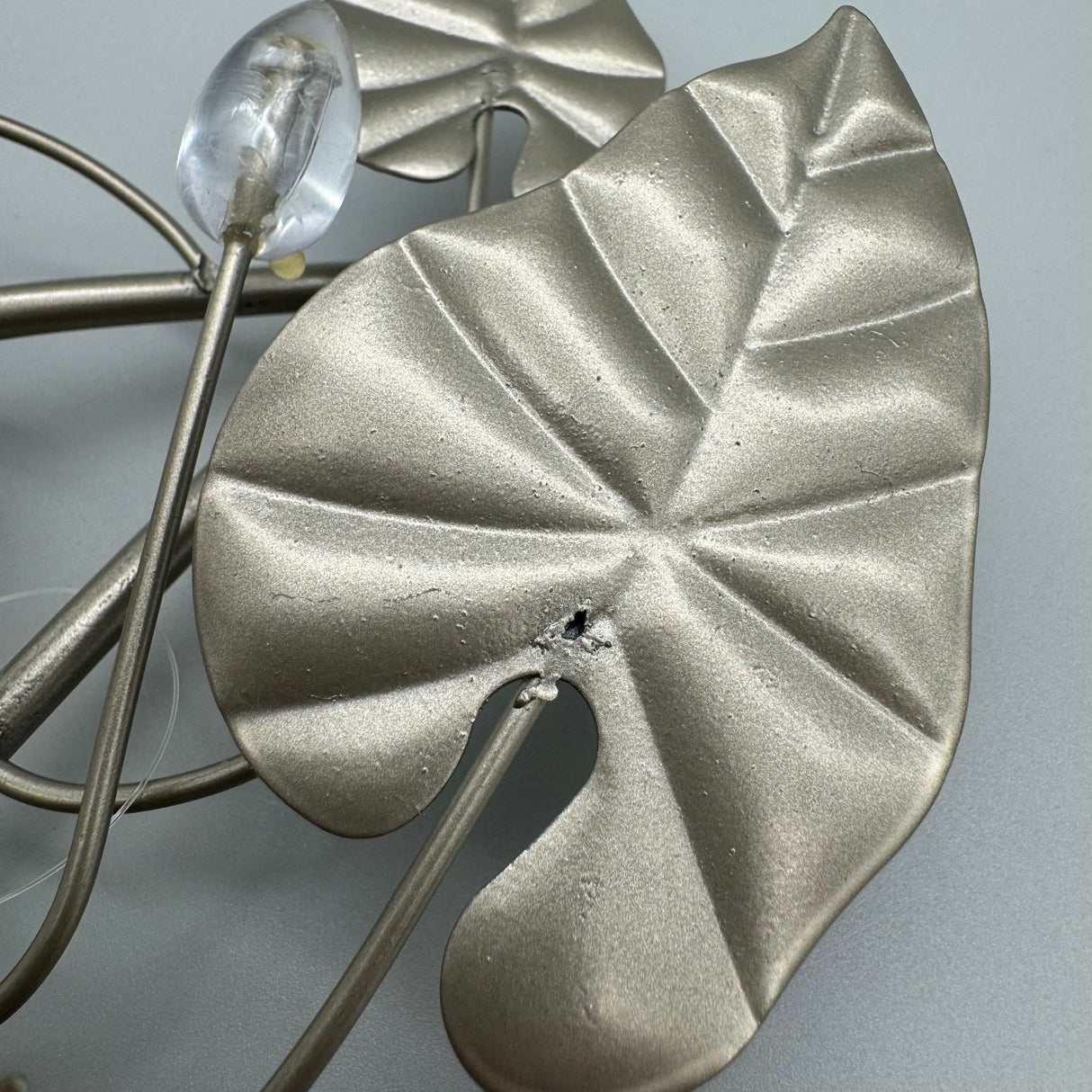 Tischleuchter Seerose klar – 22 cm aus silbernem Metall Teelichthalter von Wimpelberg