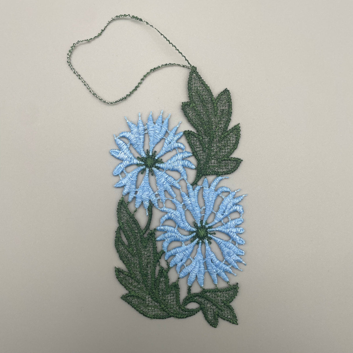 Fensterbild Frühling zum Aufhängen blau von Wimpelberg