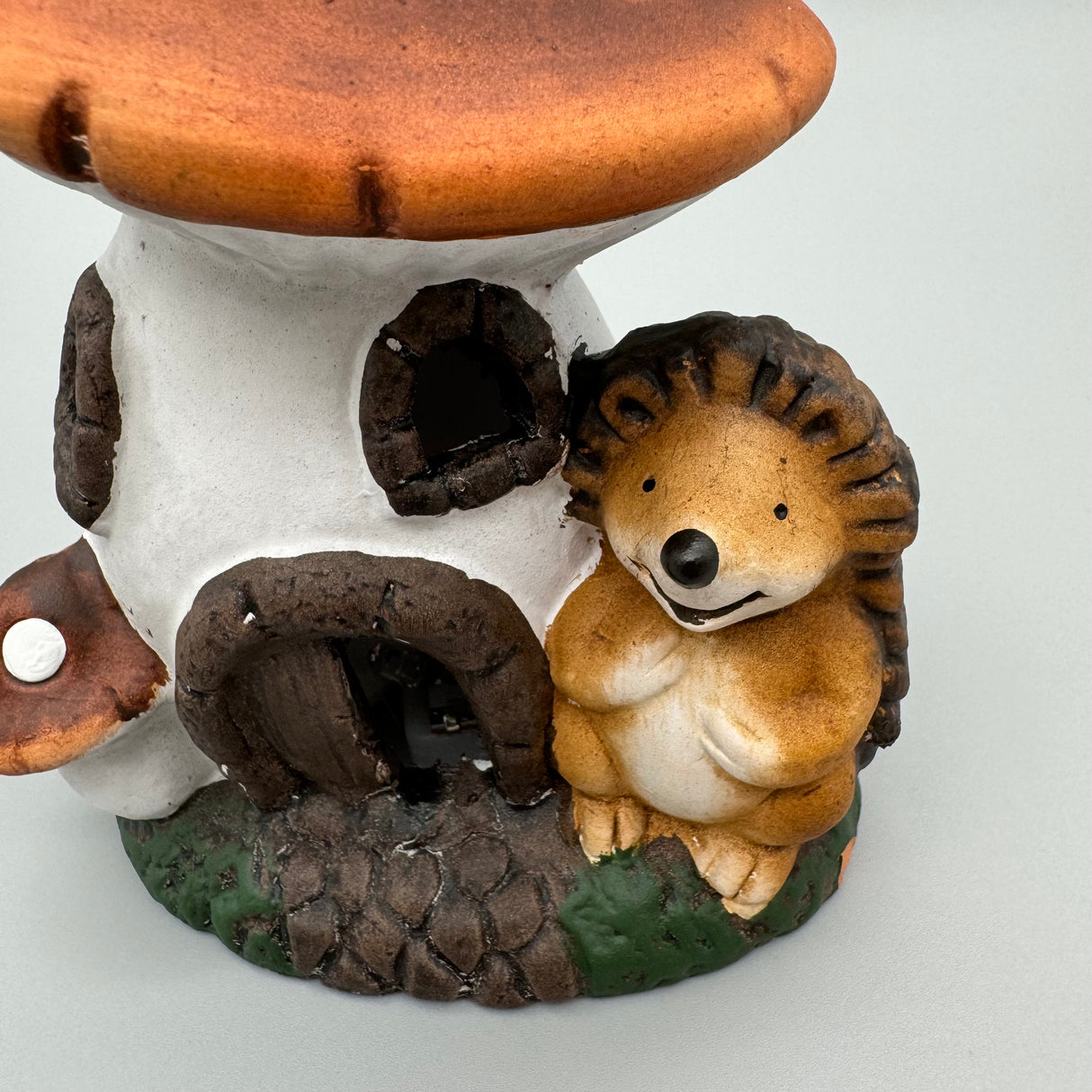 Pilzhaus mit LED-Licht und Timer – handbemalt aus Terracotta (13x17 cm) | Herbstdeko von Wimpelberg