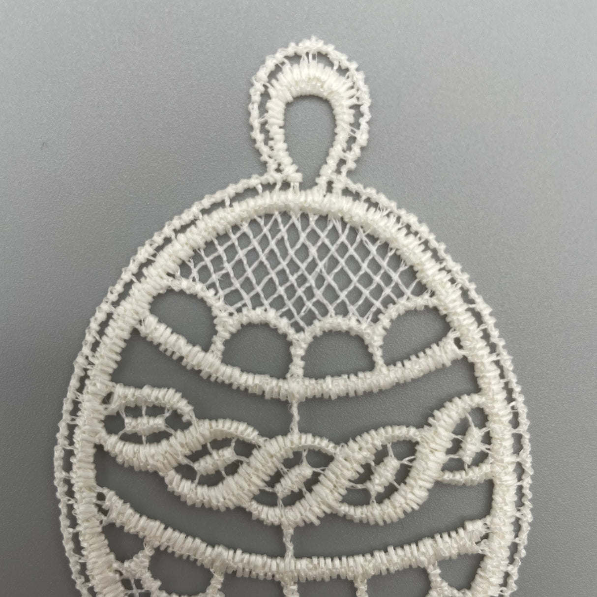 Plauener Spitze Fensterbild Ostern Osterei von Wimpelberg