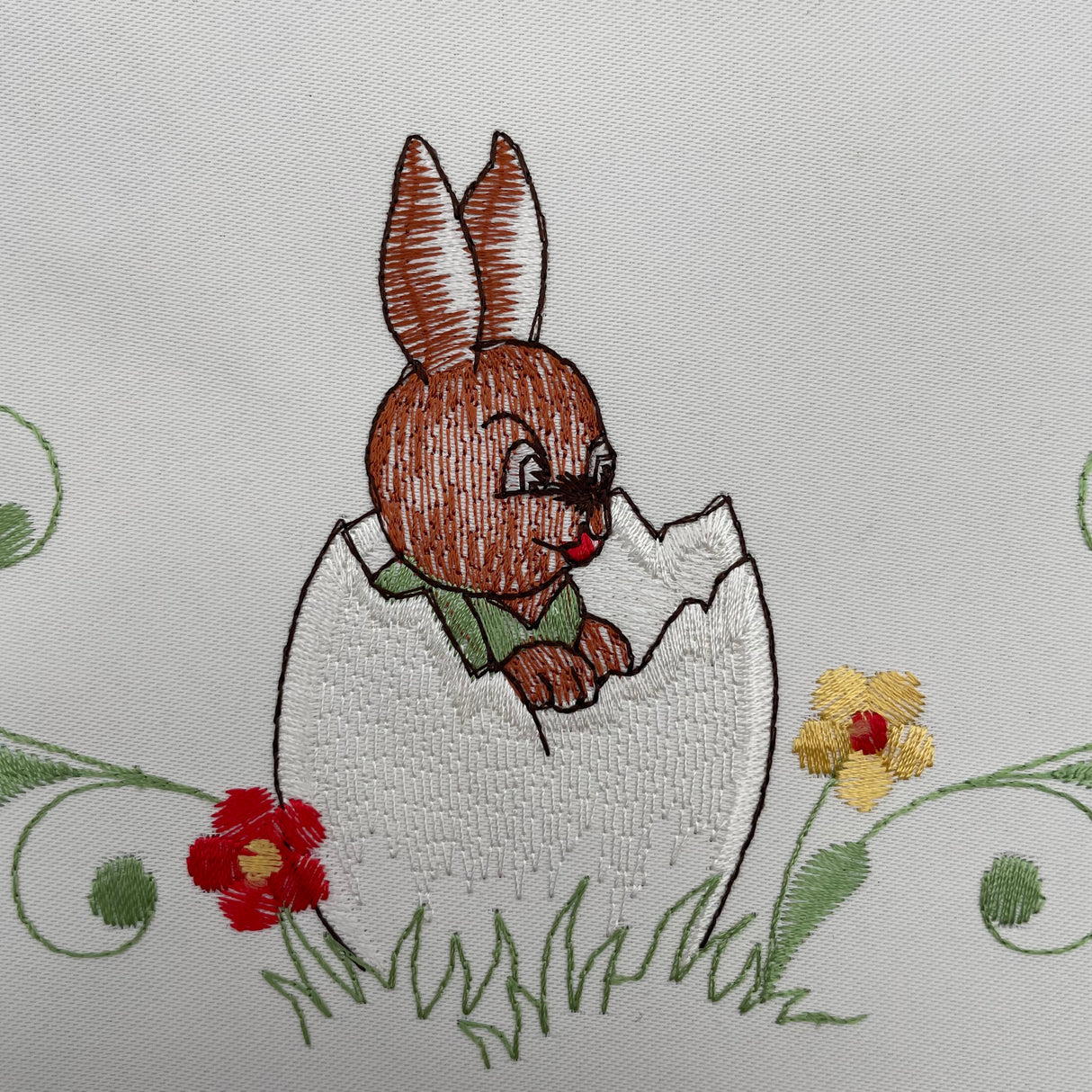 Osterdecke rund Osterhase im Osterei als Tischdeko von Wimpelberg