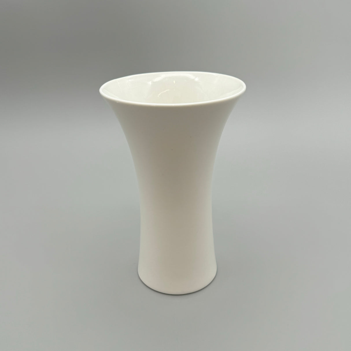 Bechervase Brillant-Weiß – 17 cm und 22 cm aus Porzellan 17cm von Wimpelberg