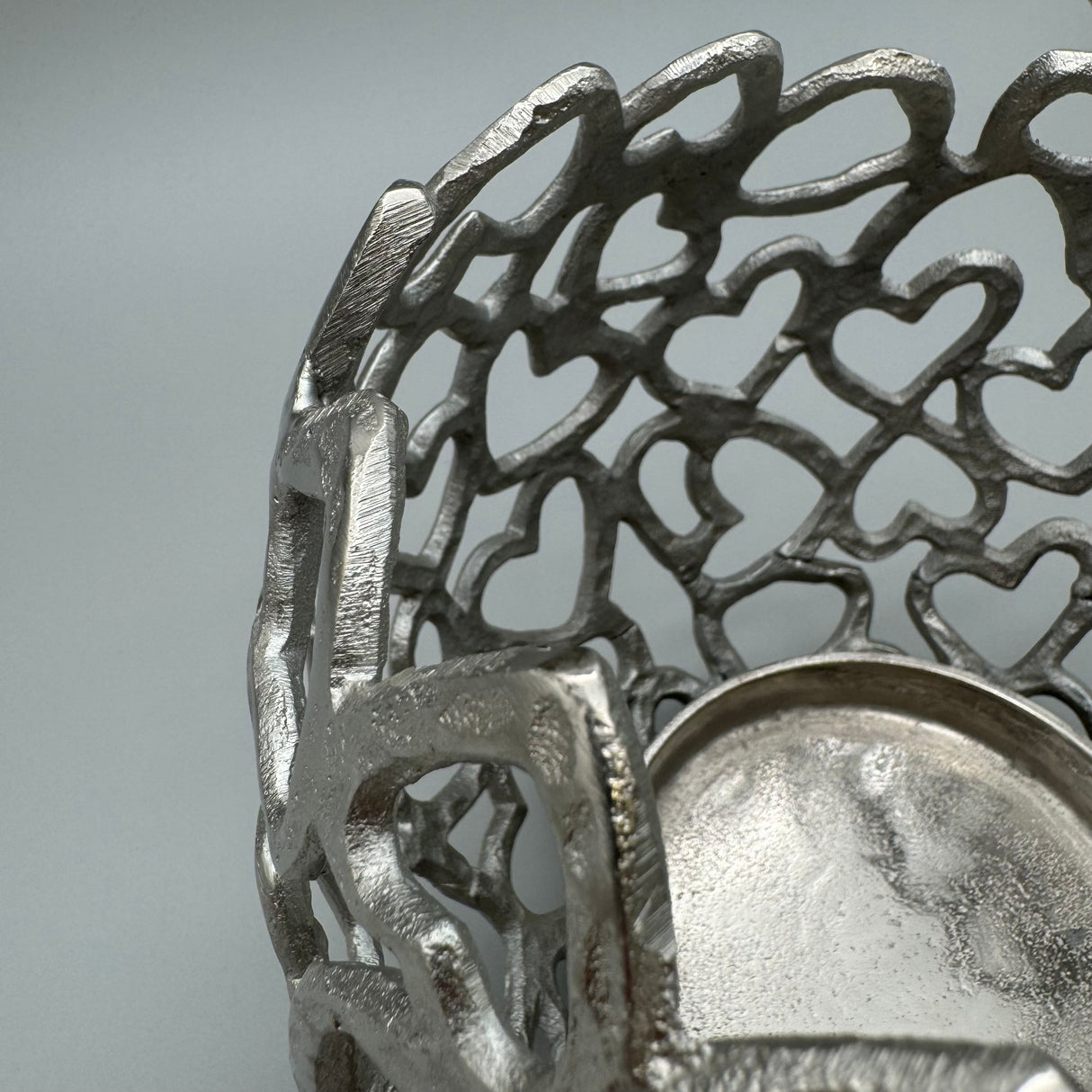 Formano Windlicht Kugel mit Herz-Durchbruch – Mattes Silber-Aluminium | Deko Windlicht von Wimpelberg