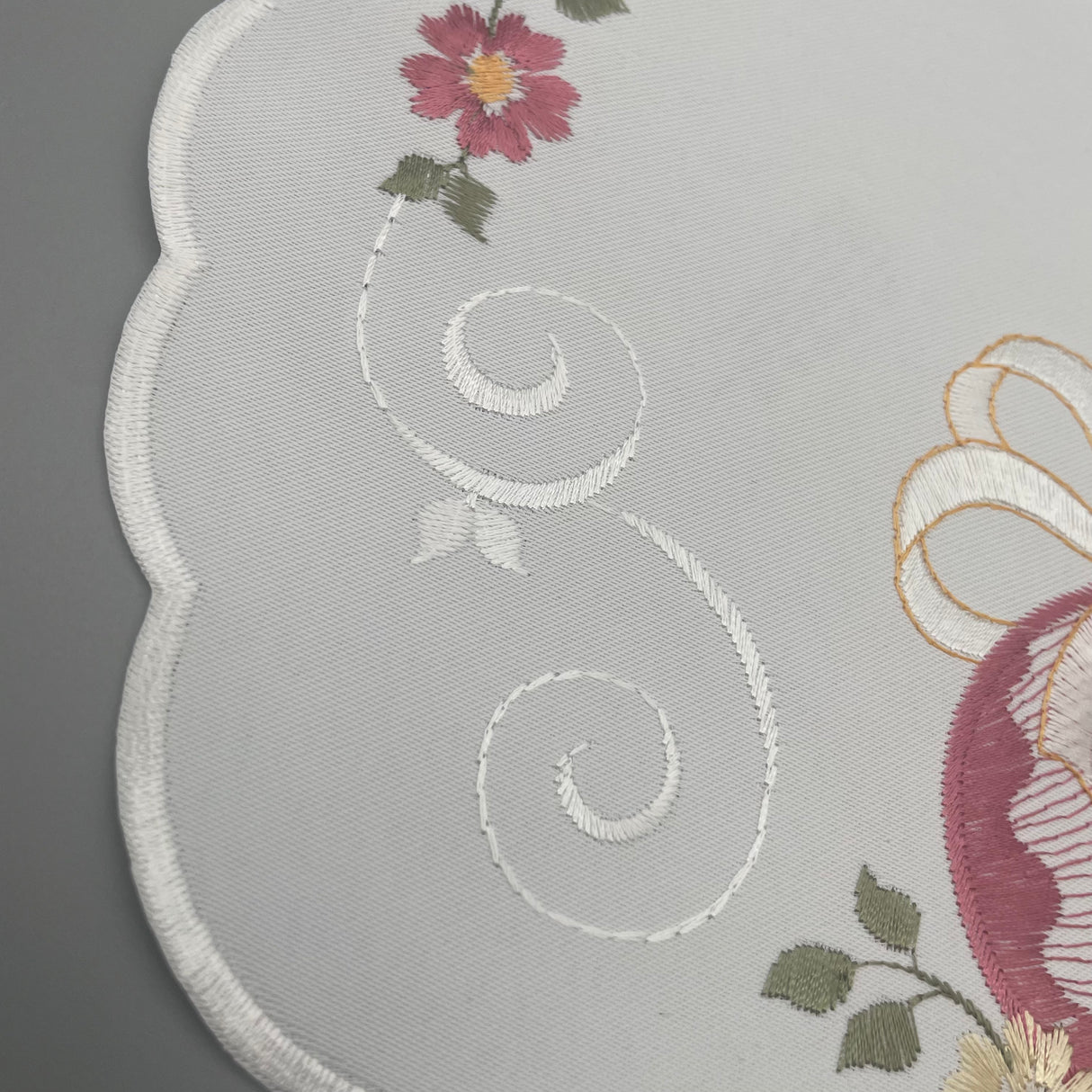 Osterdecke rund Osterei als Tischdeko von Wimpelberg