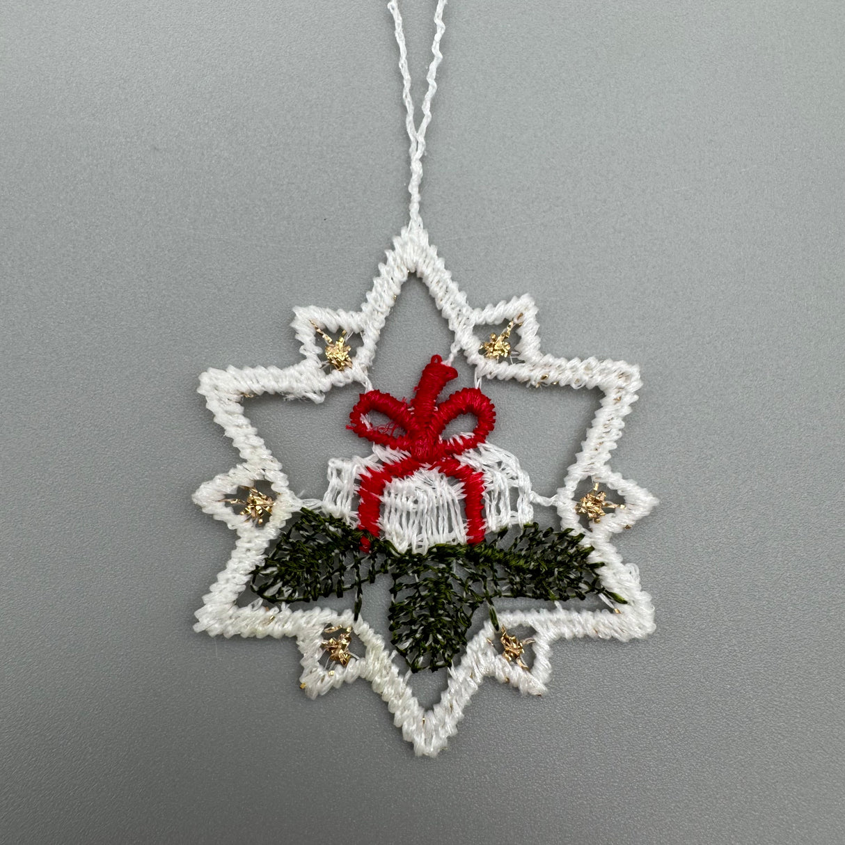 Fensterbild "Kleine Sterne" – Plauener Spitze | Weihnachtsmotiv Fensterdeko von Wimpelberg