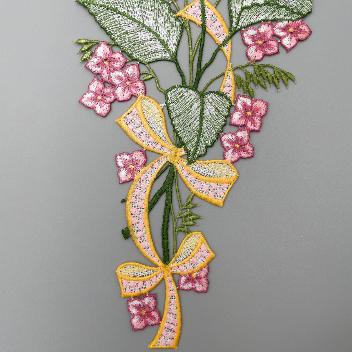 Fensterbild Hortensie pink | Plauener Spitze Fensterbild | Deko für den Sommer von Wimpelberg