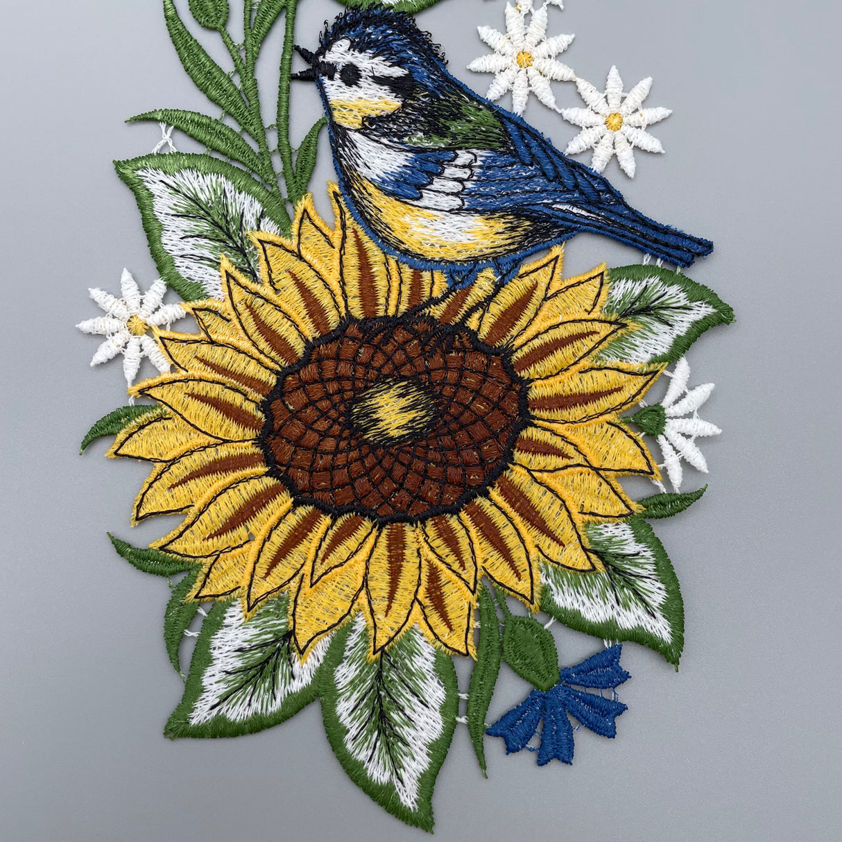 Fensterbild Sonnenblume mit Meise | Plauener Spitze | Fensterdekoration von Wimpelberg