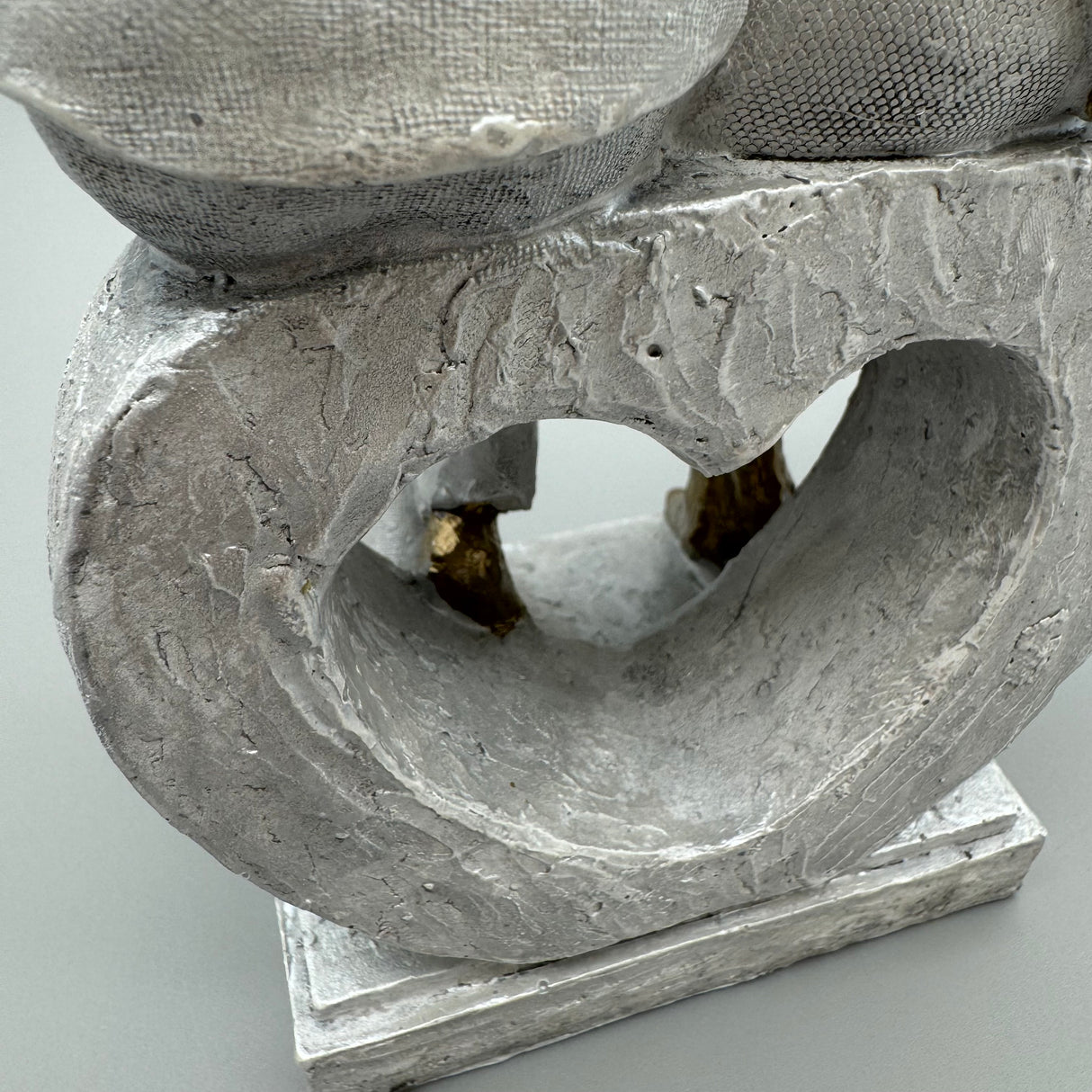 Kunststeinfigur: Paar auf Herz, 14x28 cm, Gold-Metallic, Handgefertigt von Wimpelberg