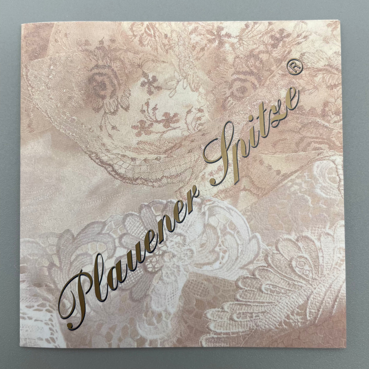 Fensterbild Blumenstrauß farbig | Plauener Spitze Fensterdeko von Wimpelberg