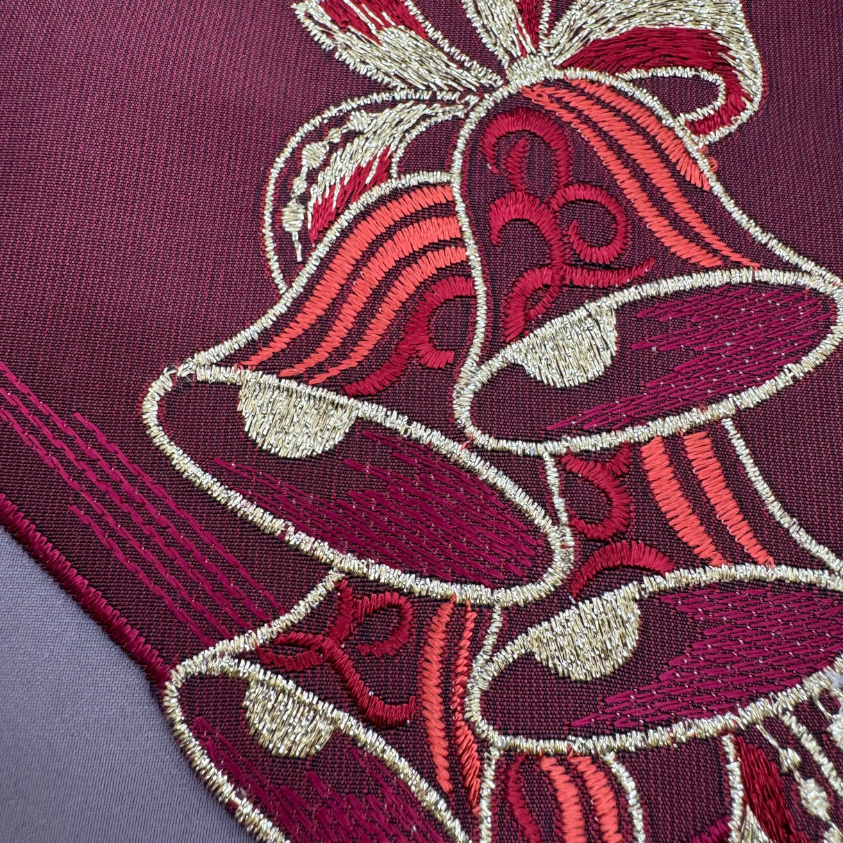 Deko Tischläufer Weihnachten 30x48 cm – mit Weihnachtsglocken von Wimpelberg