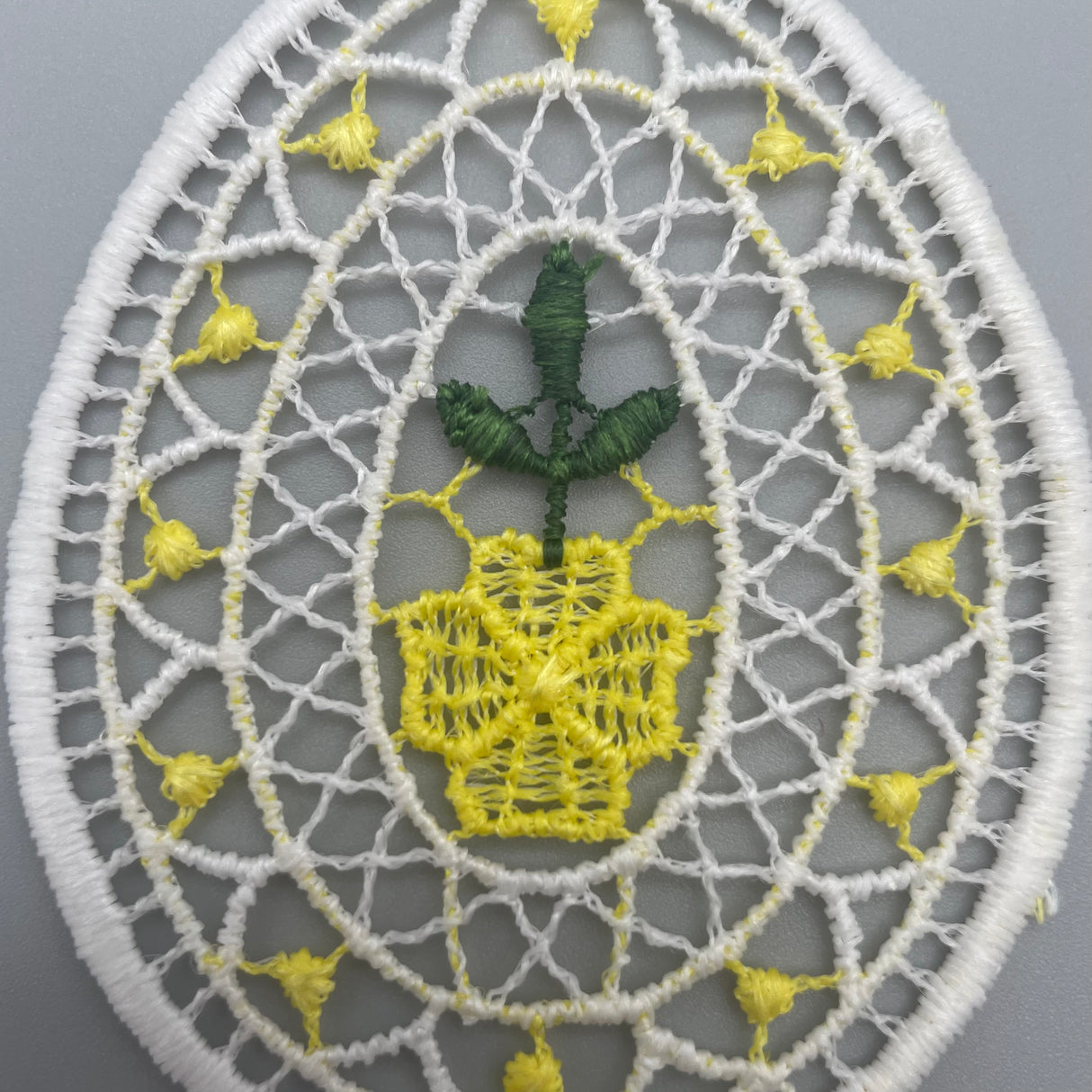 Plauener Spitze Fensterbild Ostern Osterei mit Blume von Wimpelberg