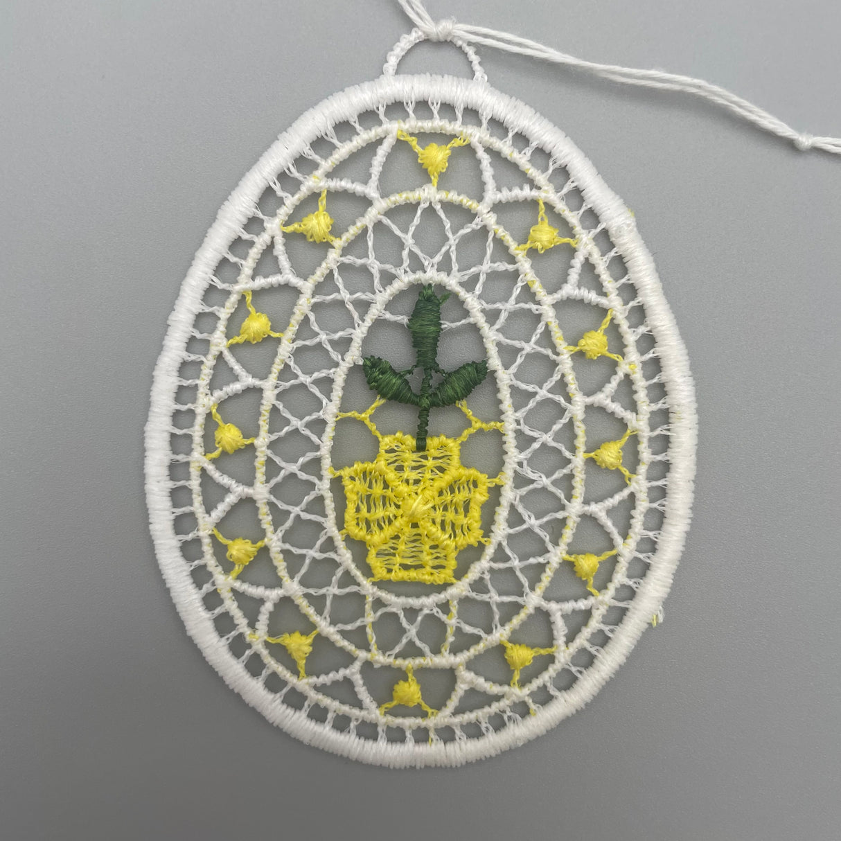 Plauener Spitze Fensterbild Ostern Osterei mit Blume von Wimpelberg