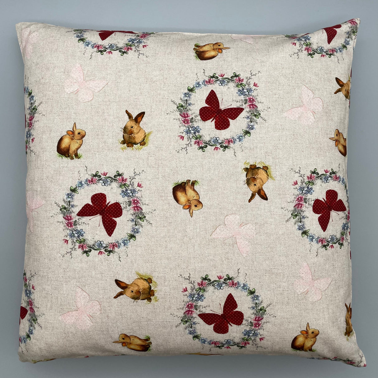 Kissenhülle Frühling aus Polyester mit Kaninchen - 50x50cm von Wimpelberg