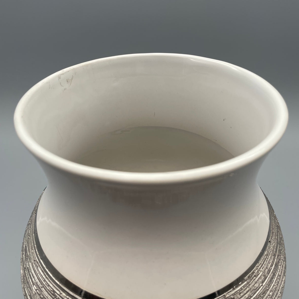 Vase aus Keramik - weiß-silber von Wimpelberg