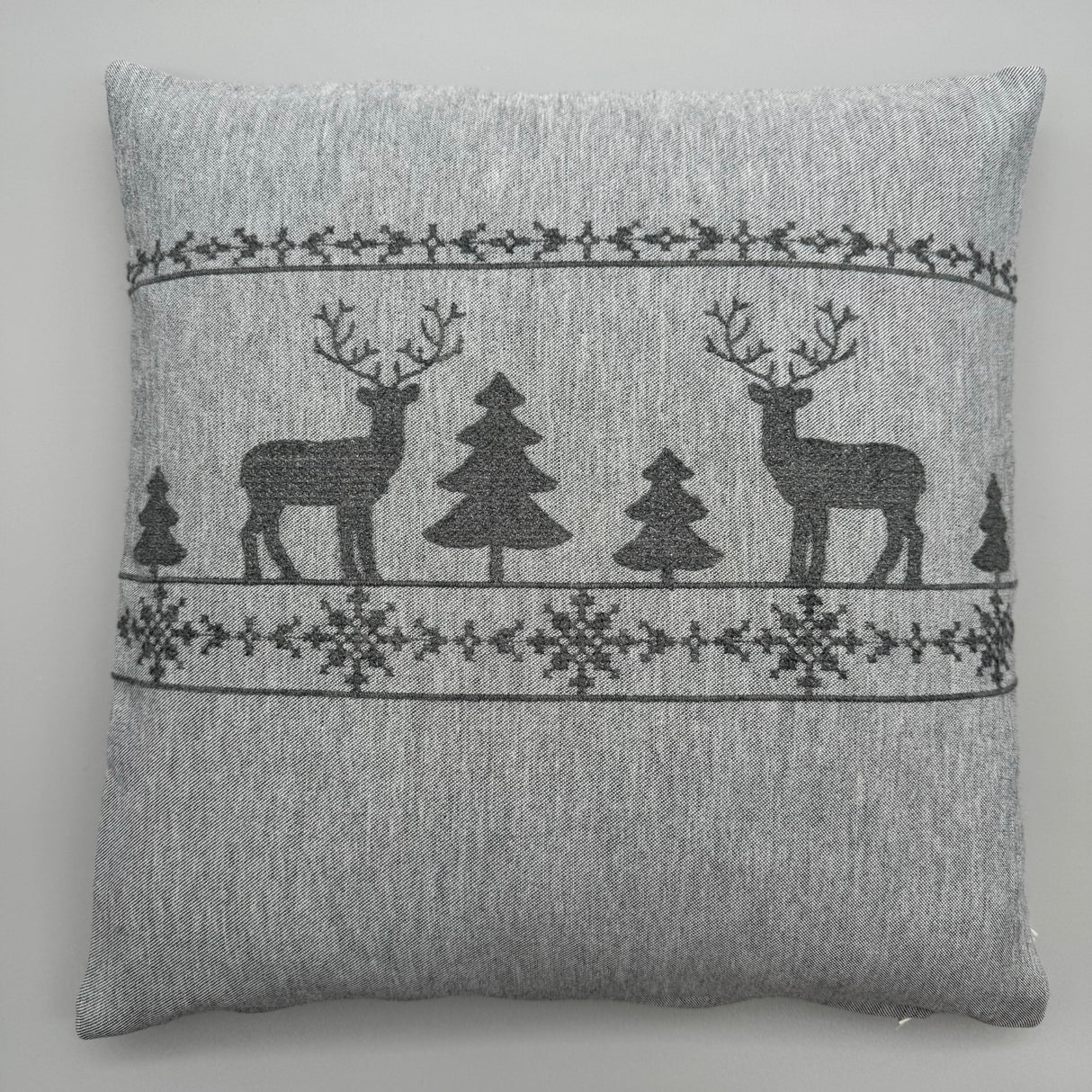 Kissenhülle Hirsch Grau 40x40 cm – Winterliche Dekoration Kissenhülle von Wimpelberg