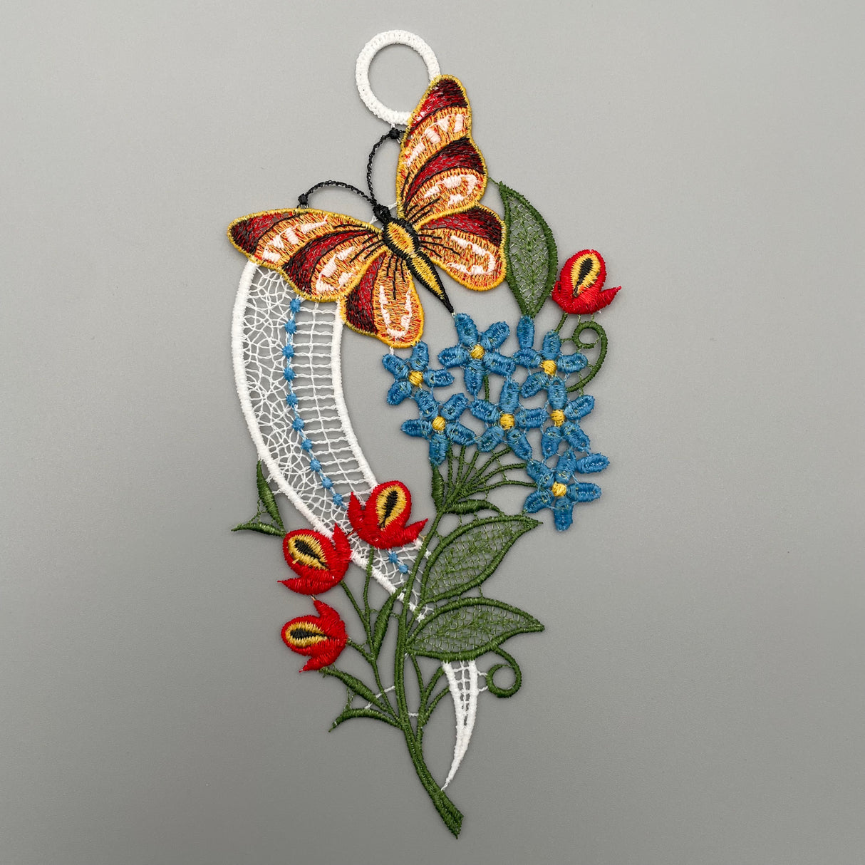 Fensterbild Schmetterlinge mit Blüte | Plauener Spitze Fensterbild | Fensterdekoration 1 von Wimpelberg