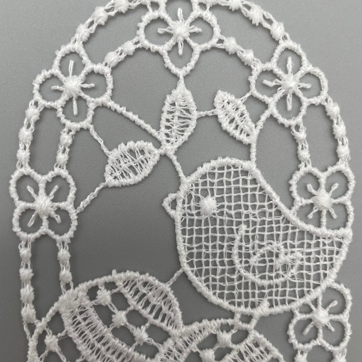 Plauener Spitze Fensterbild Ostern Vogel auf Eier von Wimpelberg