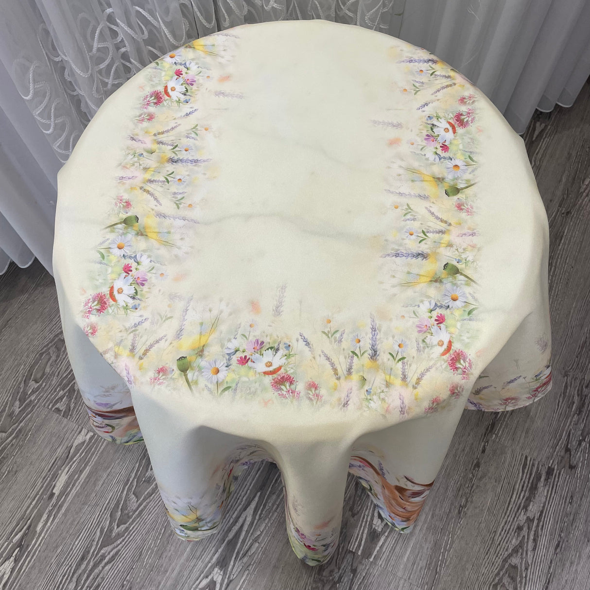 Osterdecke 130x170cm Hase auf Frühlingswiese | Osterdeko von Wimpelberg