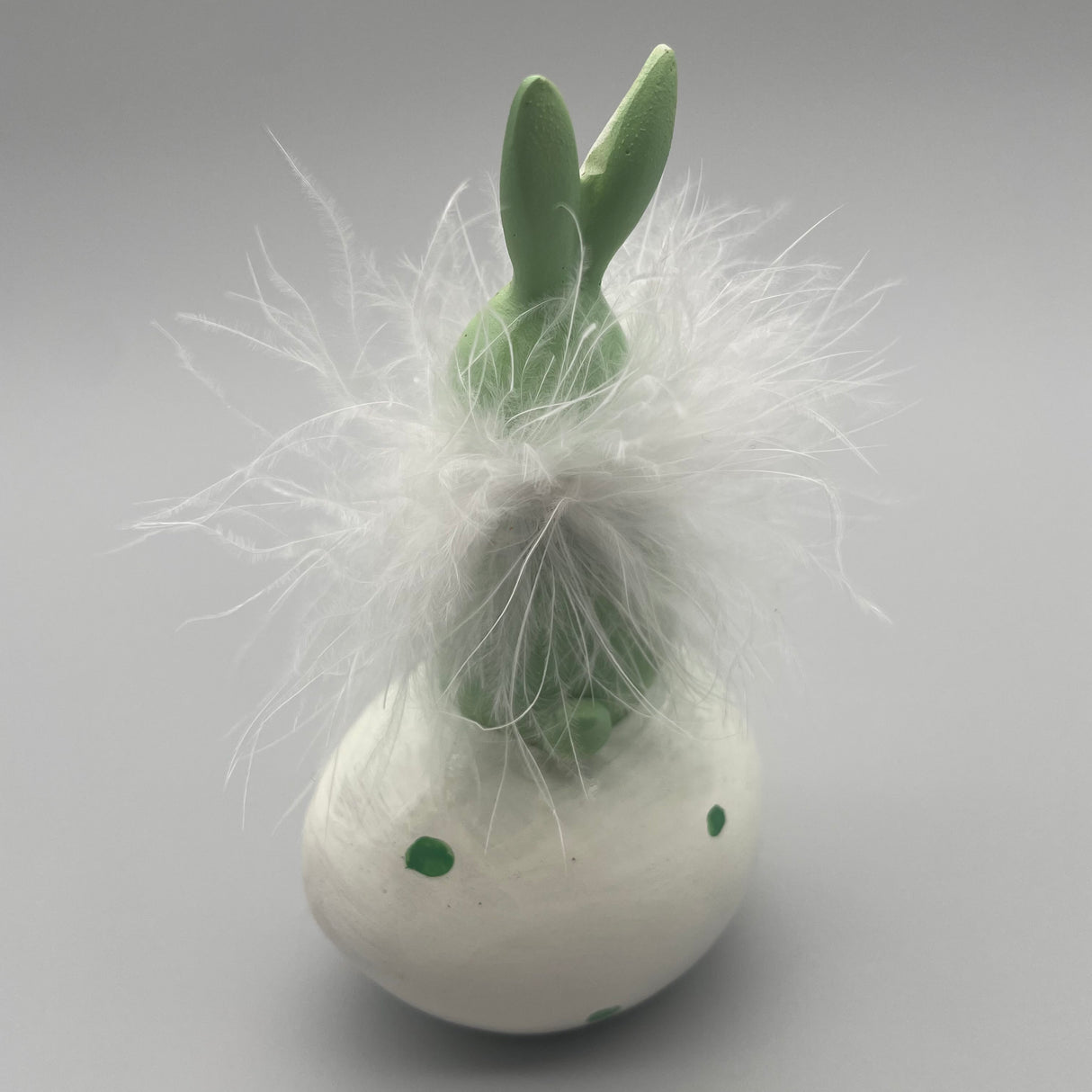 Deko Osterhase auf Osterei | Deko für Ostern von Wimpelberg