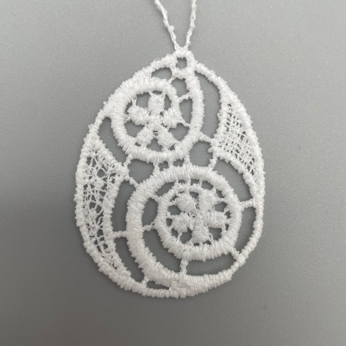 Plauener Spitze Fensterbild Ostern Osterei klein von Wimpelberg