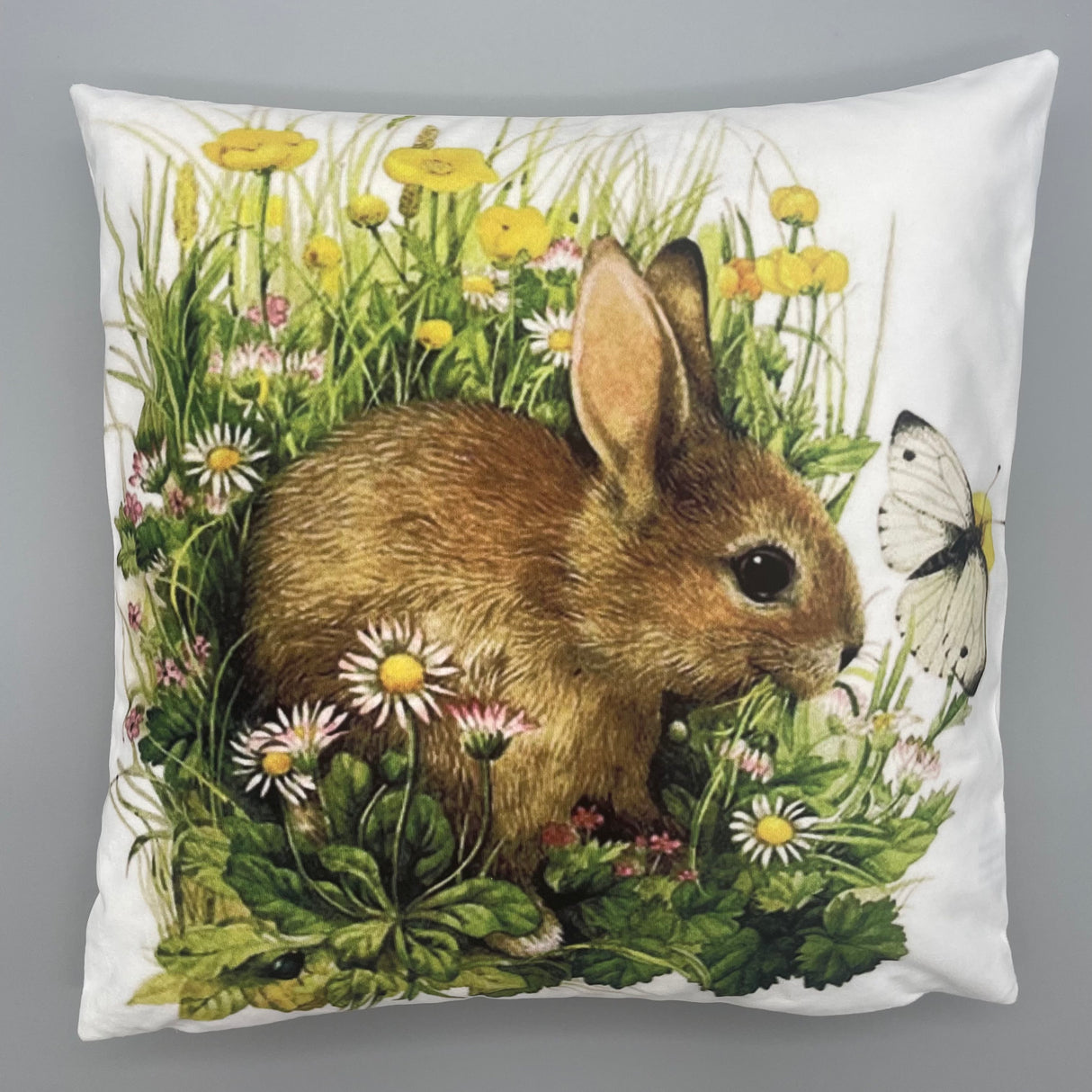 Kissenhülle Frühling Hase in Wiese - 40x40cm von Wimpelberg