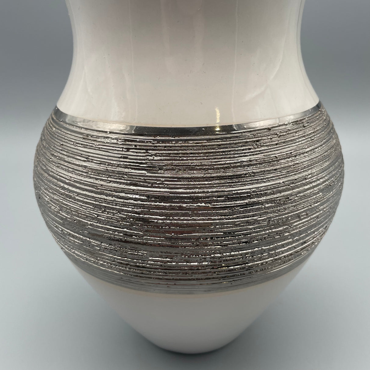 Vase aus Keramik - weiß-silber von Wimpelberg