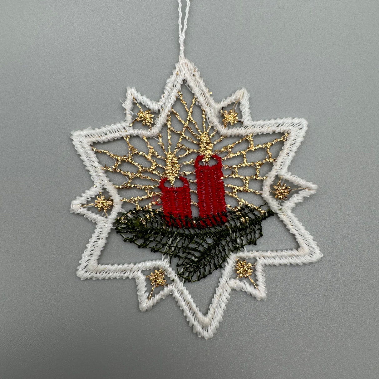 Fensterbild "Große Sterne" – Plauener Spitze | Weihnachtsmotiv Fensterdeko Kerzen von Wimpelberg