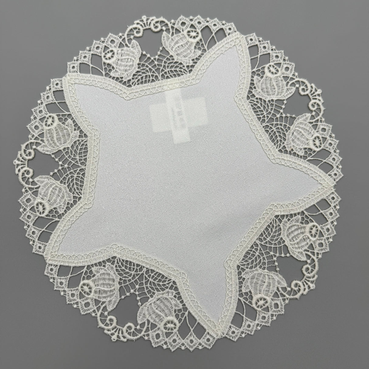 Tischläufer Plauener Spitze mit Applikationen – Plauener Spitze beige von Wimpelberg