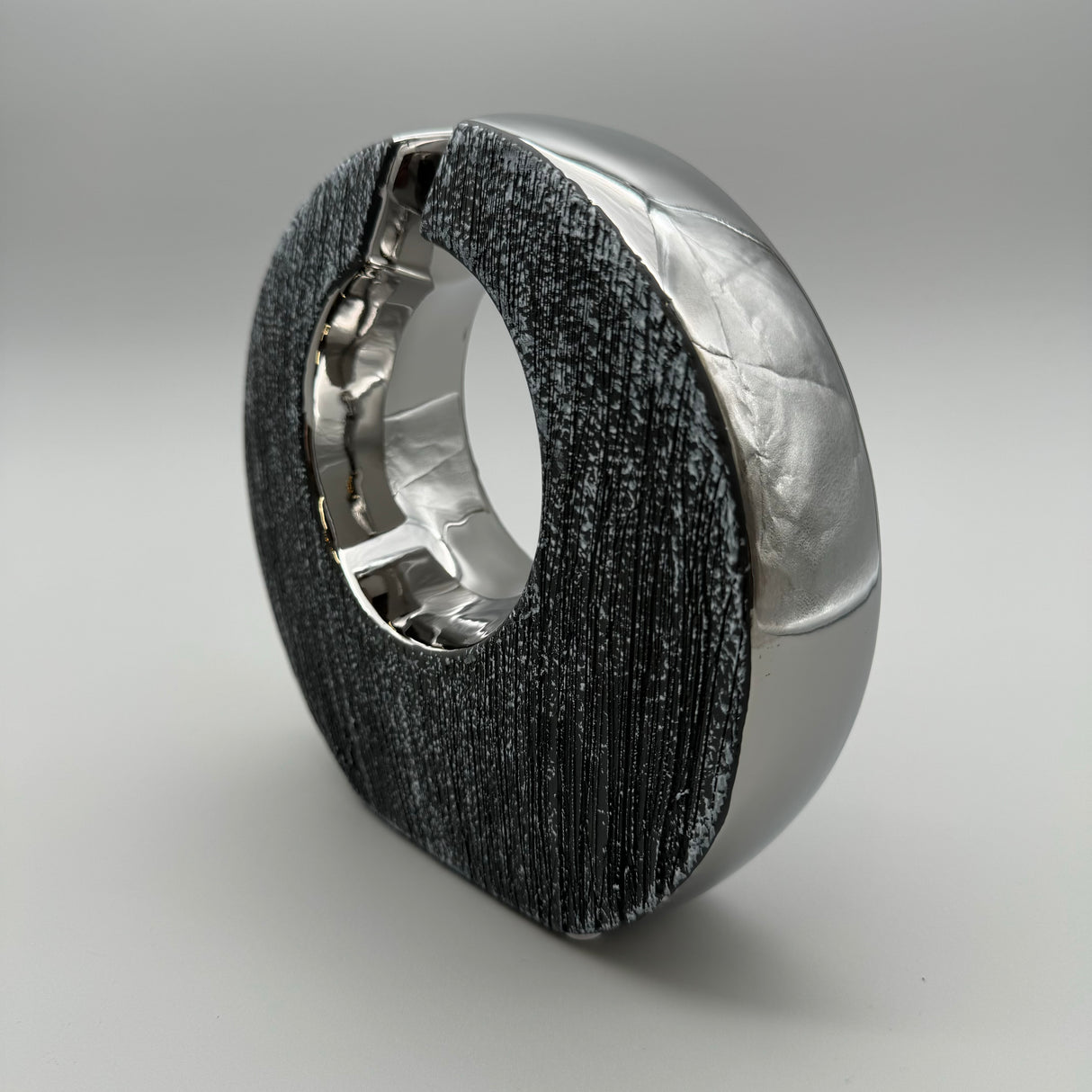 Vase 20x19 cm – Anthrazit-Silber Keramik mit Relief | Deko Vase modern von Wimpelberg