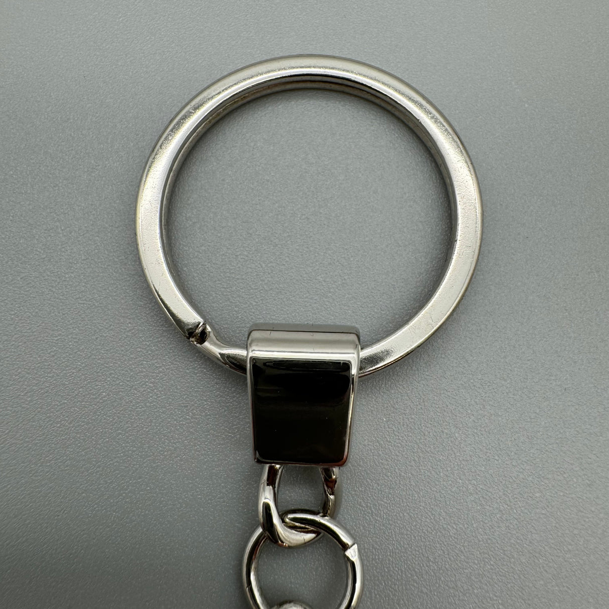 Schlüsselanhänger Schutzengel aus Zink mit Gravur und Strass von Wimpelberg