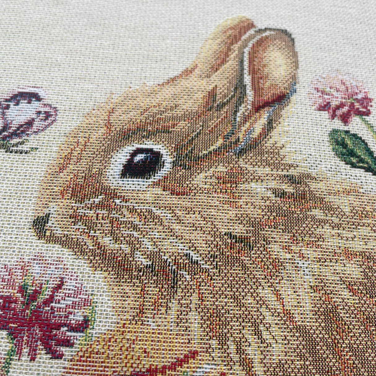 Kissenhülle Gobelin "Hase im Klee" 45x45cm | Kissenhülle Ostern von Wimpelberg