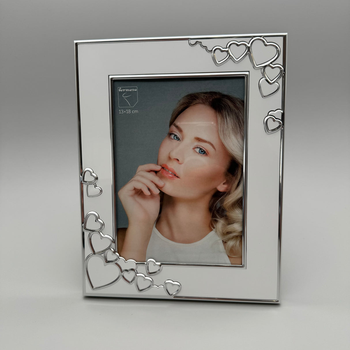 Fotorahmen Weiß-Silber mit Herzen – 10x15cm und 13x18cm aus Aluminium 13x18cm von Wimpelberg
