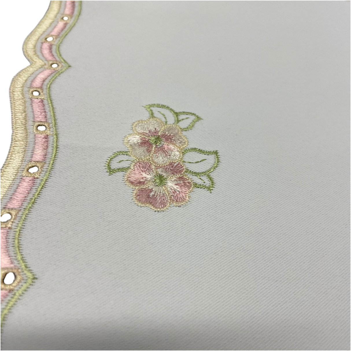 Tischläufer Plauener Spitze oval Satin 26x70cm Blumen | Läufer von Wimpelberg