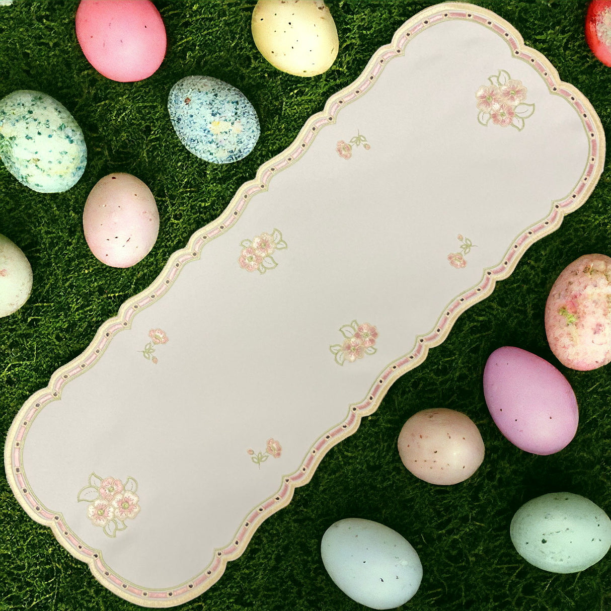 Tischläufer Plauener Spitze oval Satin 26x70cm Blumen | Läufer von Wimpelberg