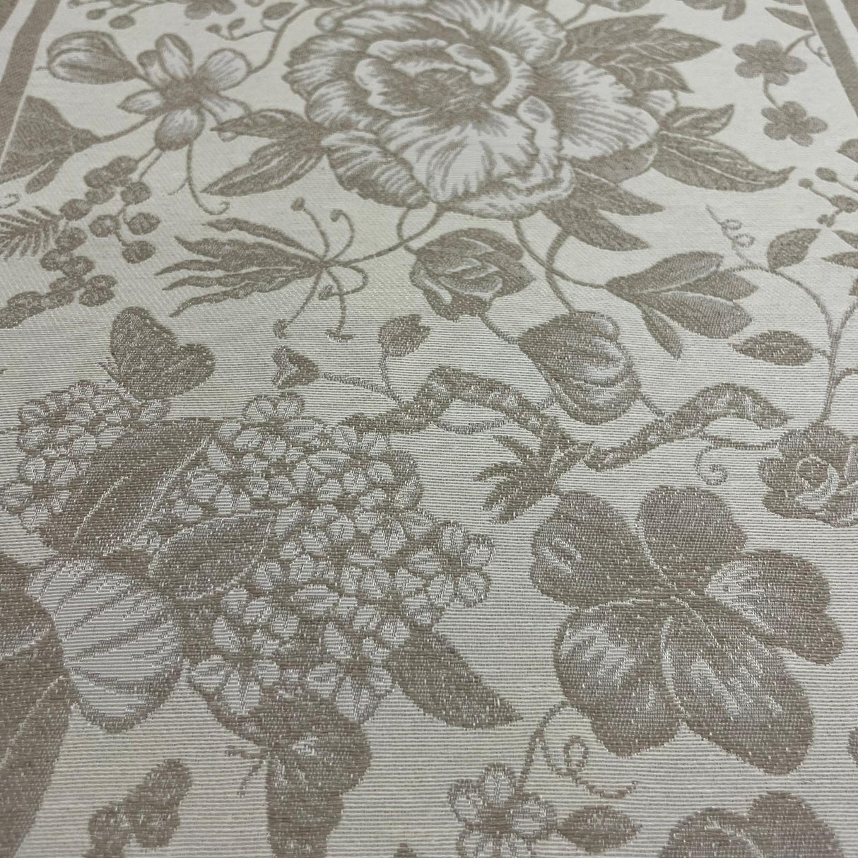 Läufer Gobelin "jara beige" 40x100cm, 45x140cm mit schmalem Saum | Tischläufer von Wimpelberg