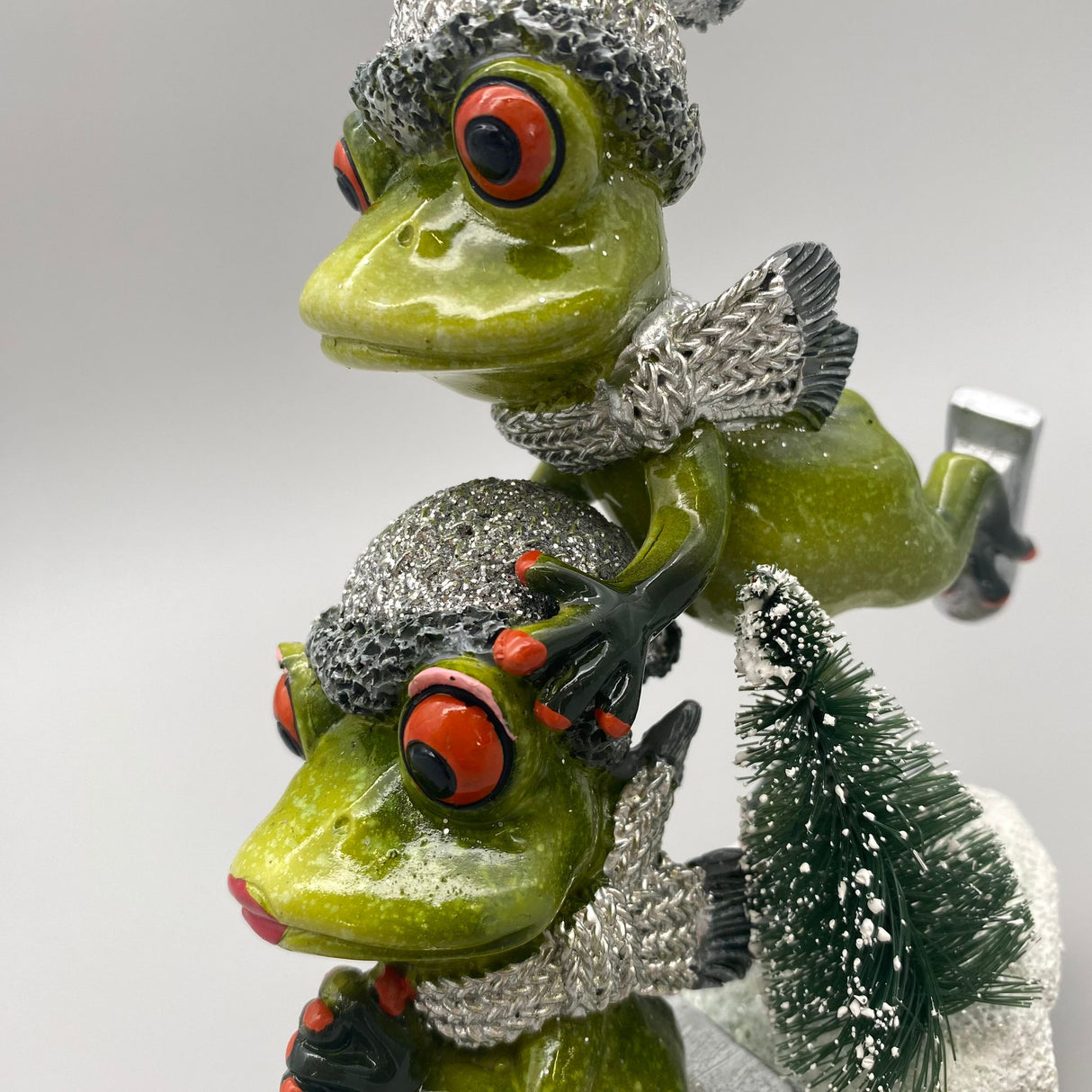 Deko Winterfrosch Paar mit Mütze & Schal | Deko Winter Frosch von Wimpelberg