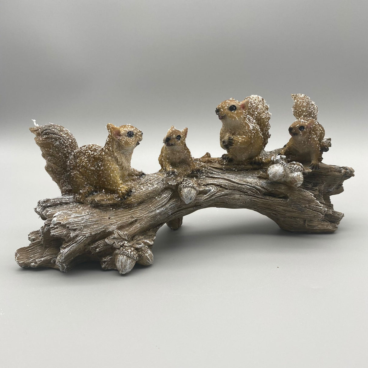 Gruppe Eichhörnchen auf Baumstumpf 30cm aus Kunststein von Wimpelberg