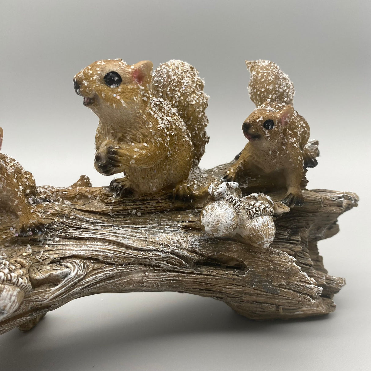 Gruppe Eichhörnchen auf Baumstumpf 30cm aus Kunststein von Wimpelberg