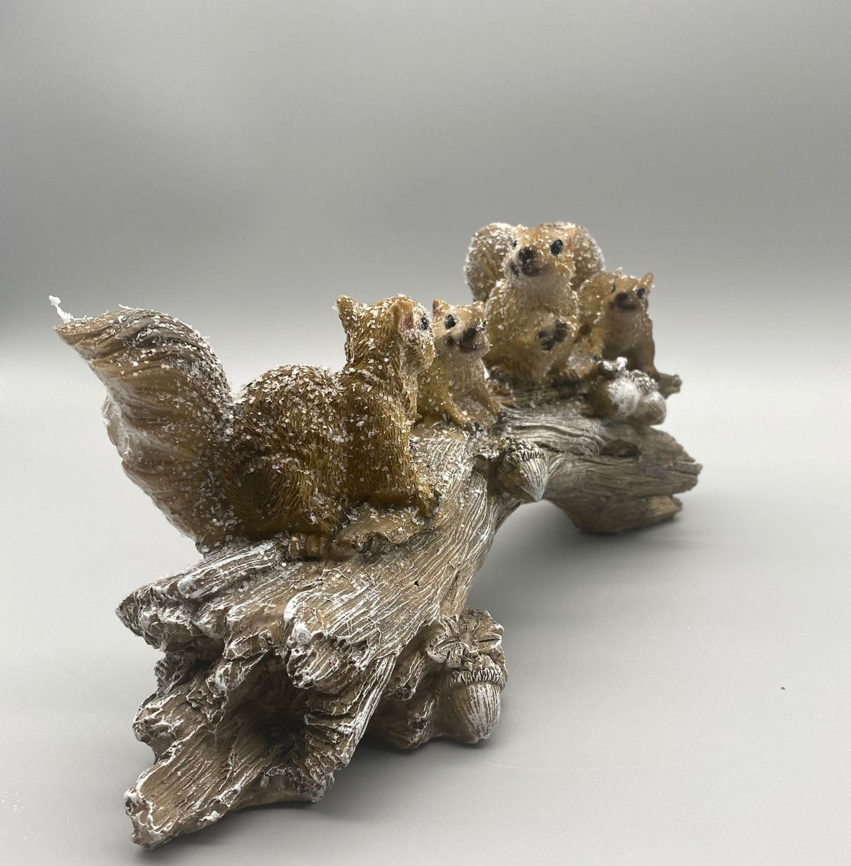 Gruppe Eichhörnchen auf Baumstumpf 30cm aus Kunststein von Wimpelberg