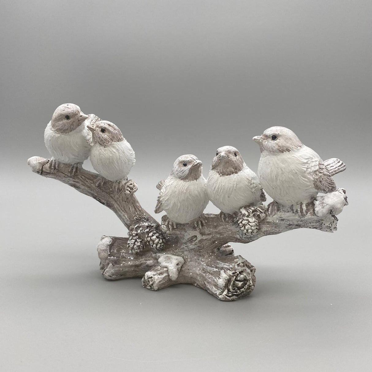 Deko Vogelgruppe auf Ast | handbemaltem Kunststein | Dekofigur Winter von Wimpelberg