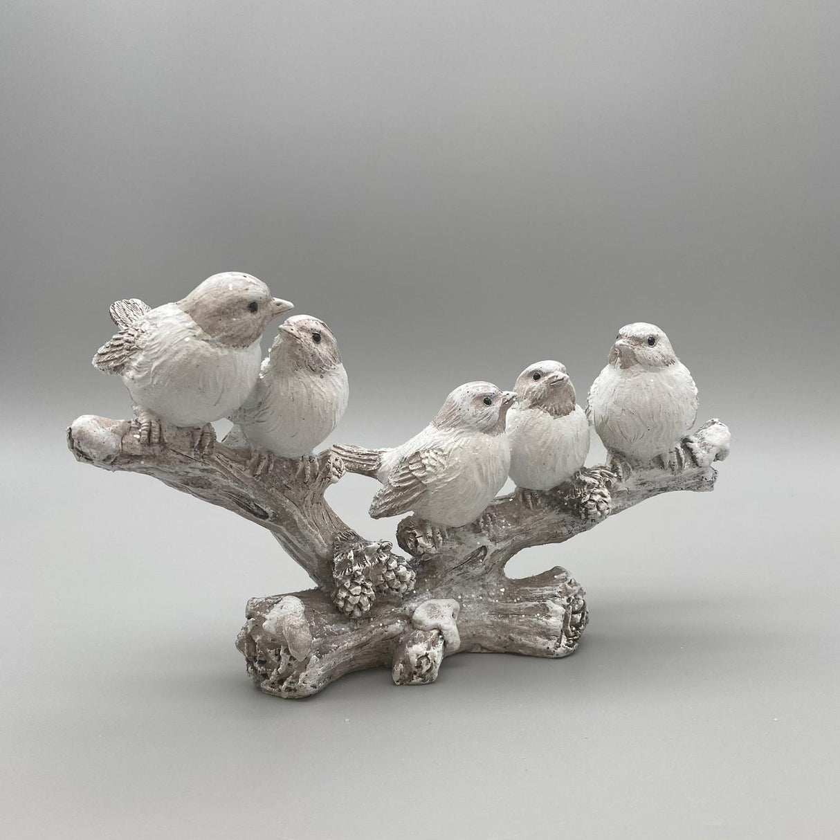 Deko Vogelgruppe auf Ast | handbemaltem Kunststein | Dekofigur Winter von Wimpelberg