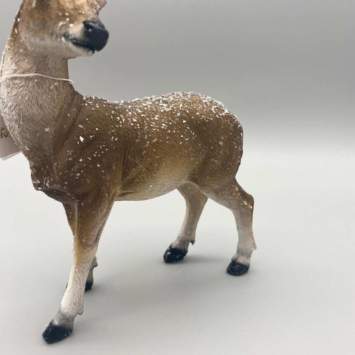 Deko Hirschfiguren aus Kunststein – mit naturfarbener, vereister Oberfläche | Dekofigur Winter von Wimpelberg