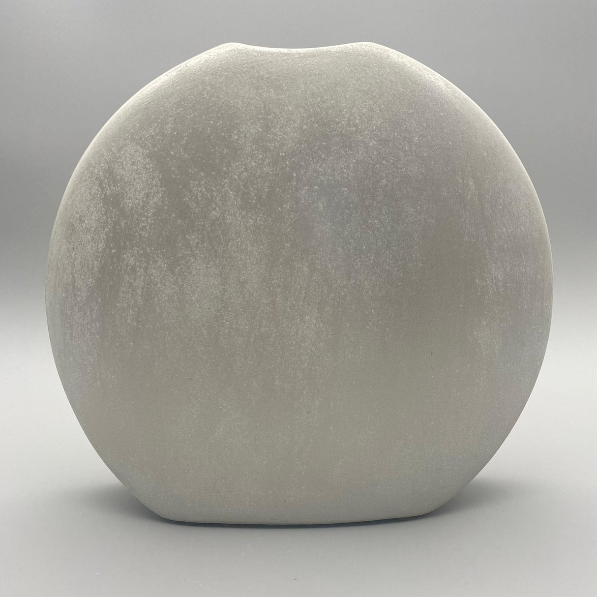 Flache Vase 29x26 cm – Keramik mit matter Creme-Gold gewischter Oberfläche | Deko Vase von Wimpelberg