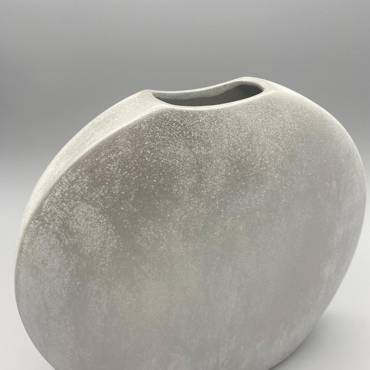 Flache Vase 29x26 cm – Keramik mit matter Creme-Gold gewischter Oberfläche | Deko Vase von Wimpelberg