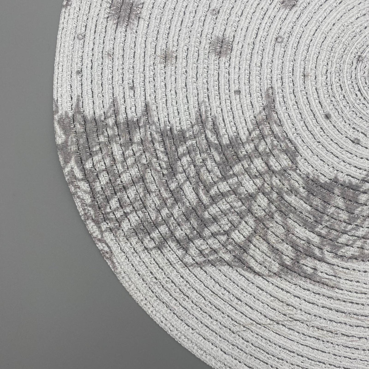 Tischset Tanne Silber und Winterliches – 38 cm | Winter Deckchen von Wimpelberg