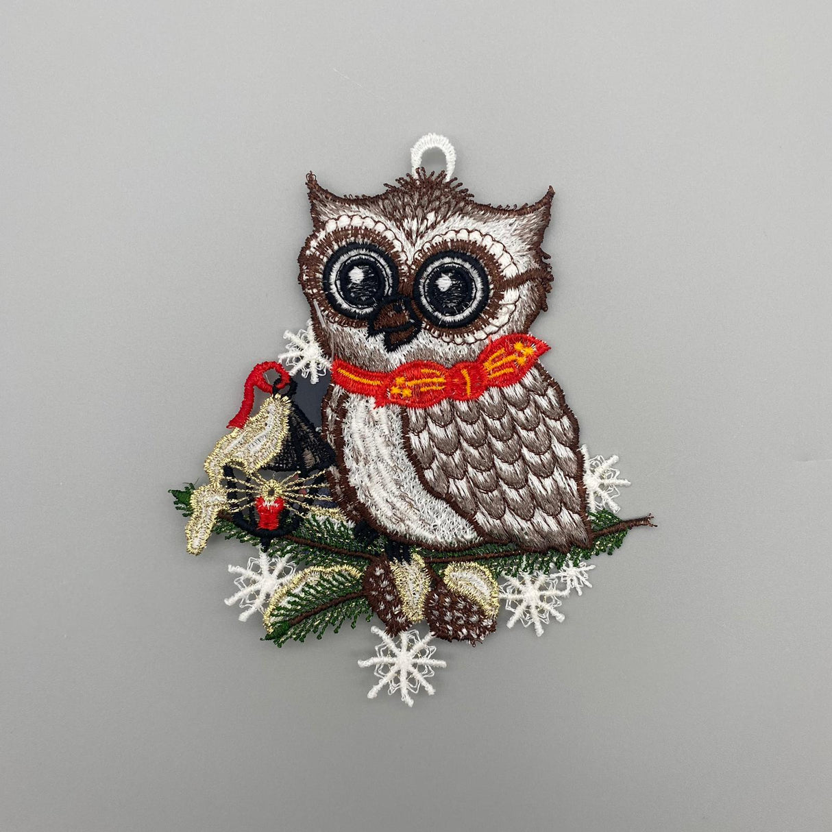Fensterbild Eule 100% PES – Winter Fensterdeko aus Plauener Spitze von Wimpelberg