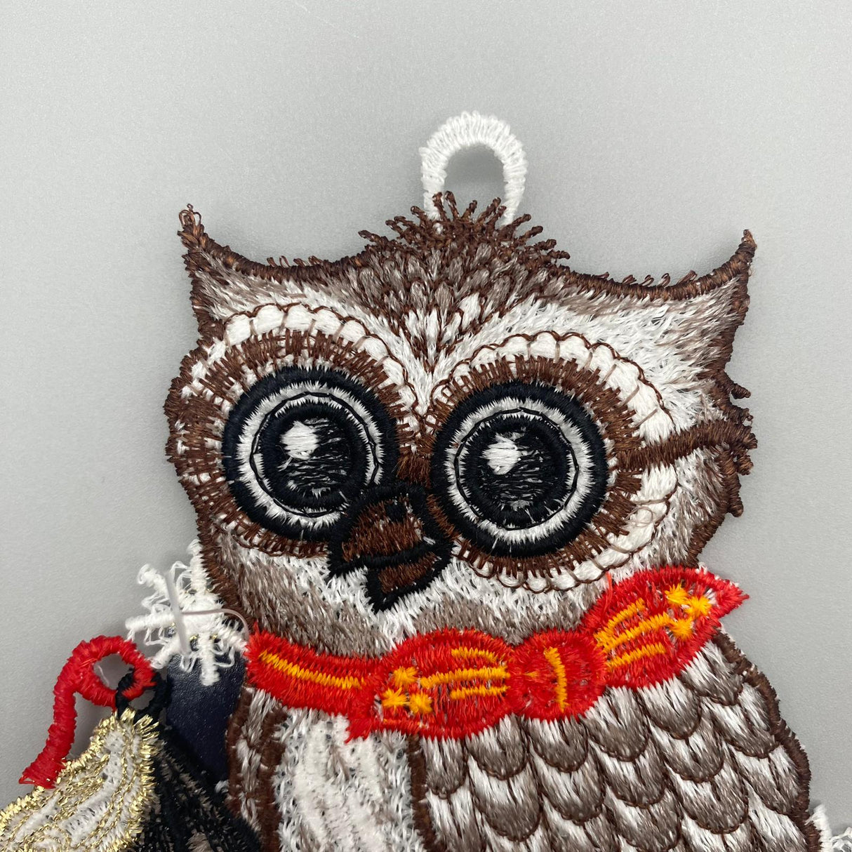 Fensterbild Eule 100% PES – Winter Fensterdeko aus Plauener Spitze von Wimpelberg