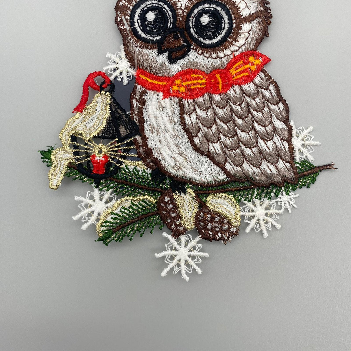 Fensterbild Eule 100% PES – Winter Fensterdeko aus Plauener Spitze von Wimpelberg