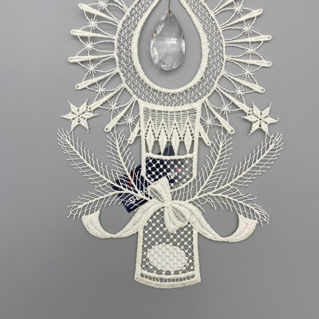 Fensterbild Kerze Kristall – ECHTE Plauener Spitze | Fensterdeko von Wimpelberg