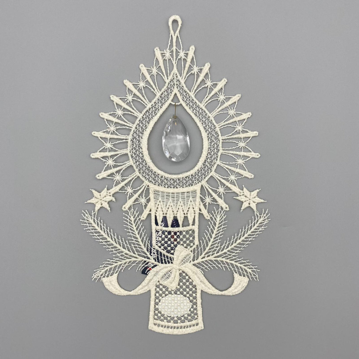 Fensterbild Kerze Kristall – ECHTE Plauener Spitze | Fensterdeko beige von Wimpelberg